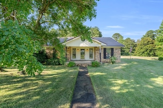 7205 Wolfe Rd, Columbus, MS 39705