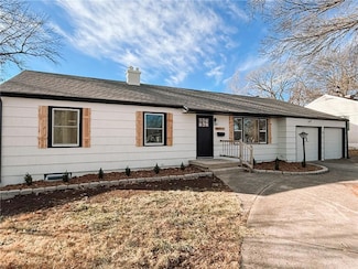 8910 Western Hills Dr, Kansas City, MO 64114