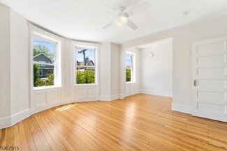114 Shippen St, Weehawken, NJ 07086