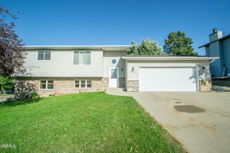 1706 12th Ave SE, Mandan, ND 58554
