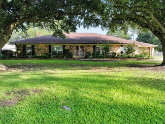 2708 Merriman St, Port Neches, TX 77651