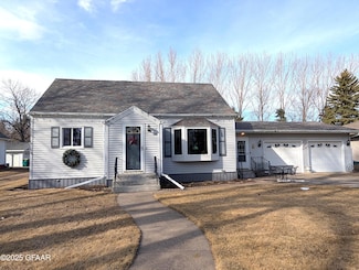 106 1st St, Hatton, ND 58240