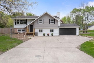 60220 Ruby Dr, South Bend, IN 46614