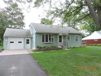 718 West St, Taylors Falls, MN 55084