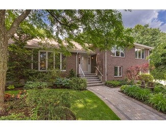 4 Bramante Cir, Stoneham, MA 02180
