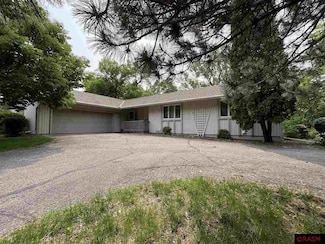 20 N Hill Ct, Mankato, MN 56001