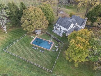 6 Wolverton Rd, Asbury, NJ 08802