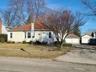 1045 N 9th St, Rochelle, IL 61068