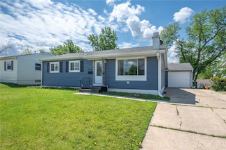 4721 Midway Dr NW, Cedar Rapids, IA 52405