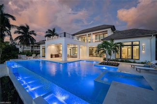 371 Hawser Ln, Naples, FL 34102