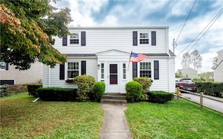8 Stockton Dr, Middletown, RI 02842