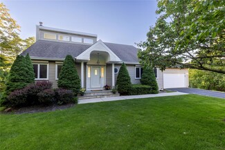 70 Jean Ct, Riverhead, NY 11901