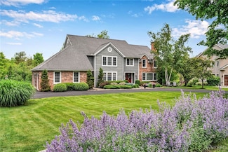 135 Fox Meadow Ln, Orchard Park, NY 14127
