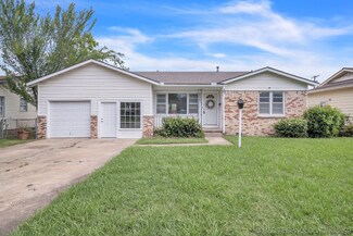 5725 E 2nd St, Tulsa, OK 74112