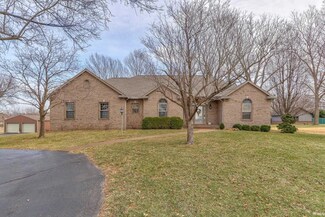 5200 Ellerbusch Rd, Newburgh, IN 47630
