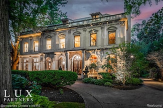 2150 Iroquois St, Detroit, MI 48214