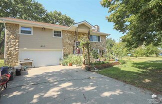 610 Rockledge Dr, Junction City, KS 66441