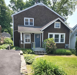 14 Sycamore St, Norwalk, CT 06855