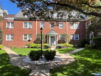 735 Elm Ave Unit 4D, Teaneck, NJ 07666