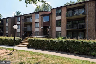 9708 Kingsbridge Dr Unit 204, Fairfax, VA 22031