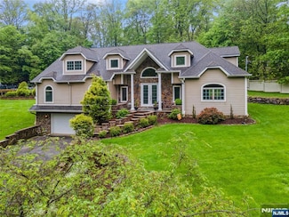 42 Cottontail Trail, Upper Saddle River, NJ 07458