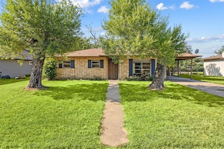 160 Gaeke St, Giddings, TX 78942
