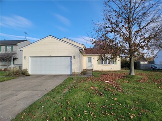 166 Findlay Ct, Elyria, OH 44035