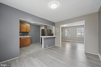 1137 Pine Ln, Chester, PA 19013