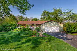 722 Hillside Ct, Algonquin, IL 60102