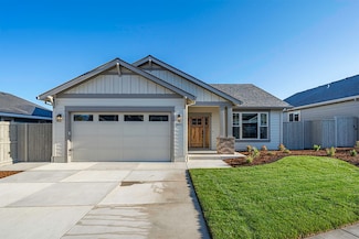3971 Colorado Dr, Medford, OR 97504