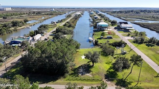 5233 Lakeshore Rd, Bay St. Louis, MS 39520