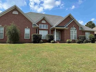 120 Woodgrove Dr, Jackson, TN 38305