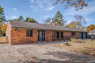 4879 Sundale Dr, Clarkston, MI 48346
