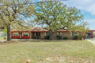 401 S 6th St, Bangs, TX 76823
