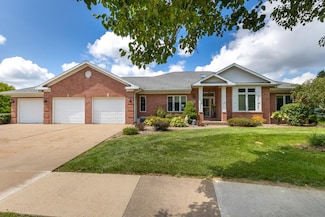 1051 Barbaralee Dr, Dubuque, IA 52003