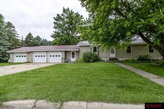 213 213 W Hammond St, Lewisville, MN 56060