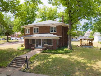 1020 S 8th St, Ponca City, OK 74601