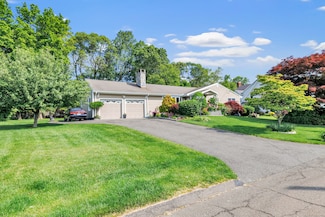 91 Lounsbury Rd, Trumbull, CT 06611