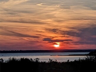 13 Seabreeze Ln, Bristol, RI 02809