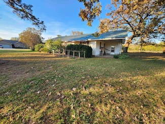 305 E Lindsey St, Havana, AR 72842