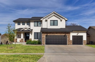 922 Evans View Dr, Adel, IA 50003
