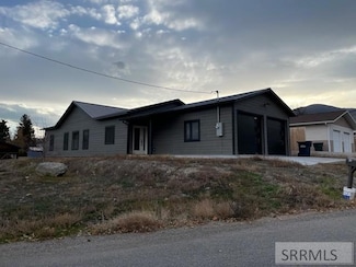 804 Cleveland Ave, Salmon, ID 83467