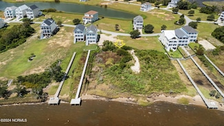 719 Cannonsgate Dr, Newport, NC 28570