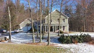 10 Palmer Dr, Kensington, NH 03833