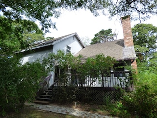 48 Brewster Ave, Oak Bluffs, MA 02557