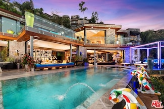 8356 Sunset View Dr, Los Angeles, CA 90069