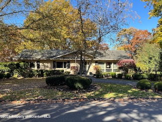 15 Leslie Dr, Scranton, PA 18505