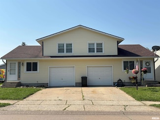 2827 W 66th St, Davenport, IA 52806