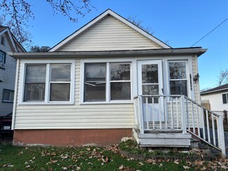 27509 Lasslett St, Roseville, MI 48066