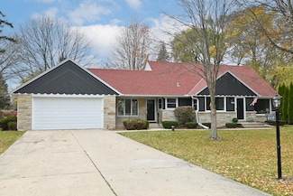 10039 N Sunnycrest Dr, Mequon, WI 53092